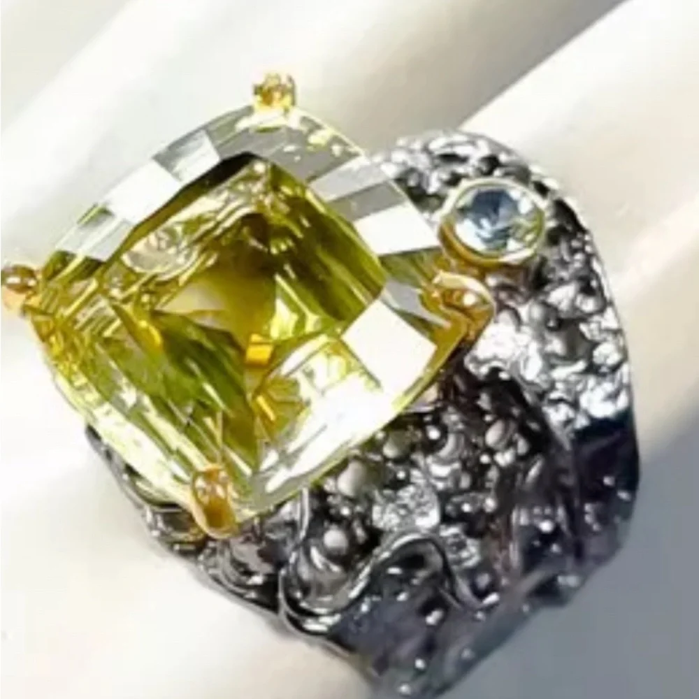 A Genuine 17+ CTW Lemon Quartz accentuated with Blue Topaz, Fancy faceted cut - Picture 3 of 3